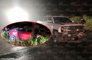 El impacto proyectó al automóvil cerca de 30 metros.