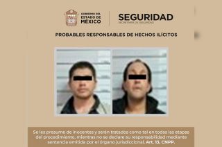 Leonardo “N”, de 24 años, y José “N”, de 32, fueron detenidos en la colonia San Miguel Xico, en Valle de Chalco, tras ser sorprendidos con una réplica de arma de fuego.