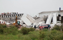 Cae puente de nueva autopista Pirámides-Peñón y se daña puente del Mexibús en Chimalhuacán