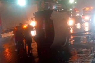 El accidente en los límites de Ecatepec y Tlalnepantla ha movilizado a los servicios de emergencia