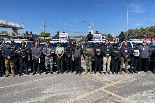 La presidenta municipal Azucena Cisneros Coss puso en marcha el operativo Buen Fin en el Centro Comercial Las Américas.