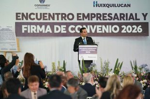 El senador Enrique Vargas del Villar durante su participación en el encuentro empresarial y firma del convenio de colaboración 2026.