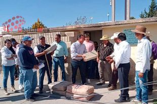 En la comunidad de Bosencheve, entregó el tanque de almacenamiento de agua potable.