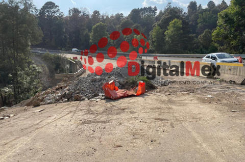 El tramo afectado después de la caseta de La Finca obliga a reducir la circulación a un solo carril, pese a que conductores ya pagaron más de 100 pesos en peaje sobre la autopista Tenango–Ixtapan de la Sal.