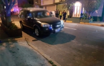 Matan a hombre dentro de auto en Neza