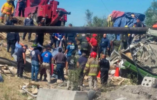 Se eleva a 11 cifra de fallecidos en accidente en Tepetlaoxtoc; carguero impacta microbús