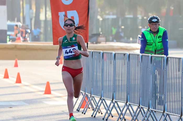 Laura Galván ganó con un tiempo de 1:13:43 y rompió el récord de los Juegos
