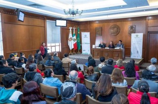 Este libro contiene imágenes que documentan paisajes, intervenciones zapatistas, testimonios de personas que estuvieron presentes durante la Revolución Mexicana, y fotografías de los personajes más significativos de este periodo histórico.