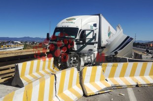 Traíler choca en la autopista Toluca-Valle de Bravo