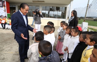 En Villa Victoria la educación es prioridad: Mario Santana Carbajal