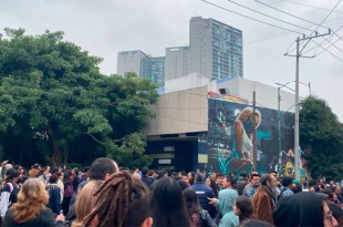 Siguiendo los protocolos de seguridad, las autoridades procedieron a evacuar a estudiantes, docentes y personal administrativo