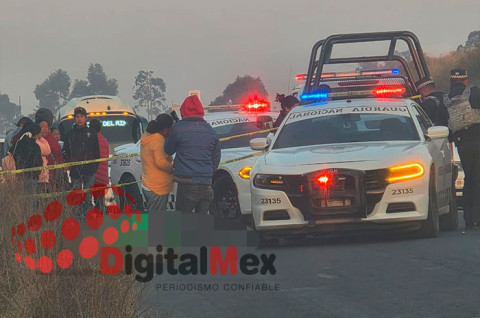 Elementos de Protección Civil, policía municipal y Guardia Nacional aseguraron la zona mientras la Fiscalía Edoméx realizaba las diligencias correspondientes.