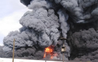 Megaincendio &quot;devora&quot; bodega La Parisina en Bulevard Aeropuerto en Toluca