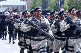 Este desfile destaca la fuerza y determinación de las corporaciones de seguridad de Toluca.