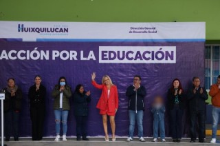 Contreras afirmó que su gobierno continuará trabajando por y para la educación, con acciones como la entrega de más de 12 mil becas 