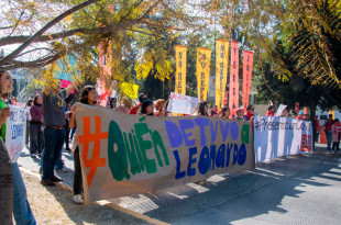 La comunidad universitaria ha denunciado posibles irregularidades en el proceso de detención y liberación del académico.