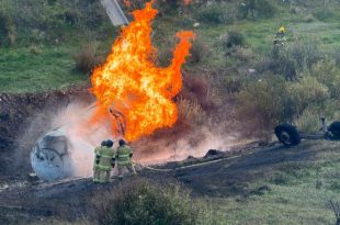 La volcadura y explosión de una pipa provocó un incendio de gran magnitud.