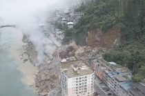 El deslizamiento de tierra sepultó viviendas y edificios en Pengshui, municipio de Chongqing, tras el colapso de una ladera provocado por las intensas lluvias.