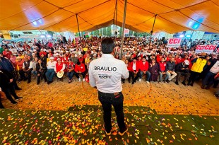 Braulio Álvarez durante su cierre de campaña y ante miles de asistentes en el fraccionamiento Los Sauces