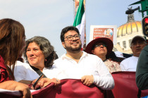 Alcalde Isaac Montoya encabeza contingente con consignas de apoyo al Gobierno de la 4T encabezado por la Presidenta Claudia Sheinbaum.