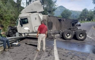 Vuelca tráiler en la #Tenango-Ixtapan