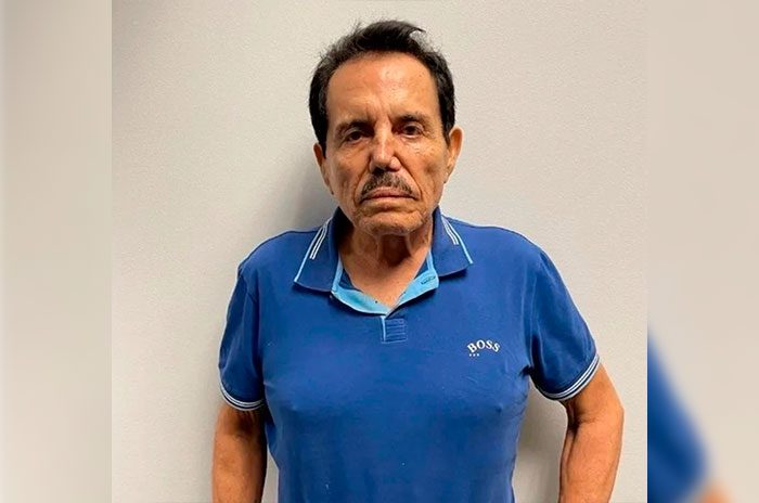 Además de la cadena perpetua, el juez ordenó el decomiso de 15 mil millones de dólares y recomendó que sea recluido en un centro penitenciario con atención médica especializada.