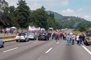 Los campesinos han declarado que no liberarán la carretera hasta recibir fechas concretas de pago por el dinero adeudado.