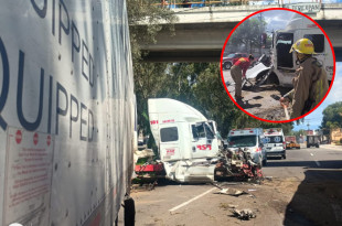 El tráiler quedó impactado contra un árbol sobre la carretera Lechería–Texcoco
