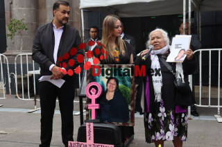 Entrega Irinea Buendía, al Congreso mexiquense, iniciativa de ley en memoria de su hija Mariana, víctima de feminicidio