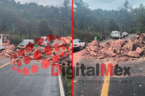 Como medida preventiva, autoridades de la Junta de Caminos y Protección Civil del Estado de México cerraron la vialidad para retirar piedras y escombros.
