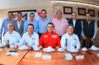 En el Día de Maestro se reunió con mentores jubilados de Tlalnepantla 