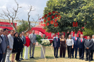 Miembros del presidium durante la ceremonia del 157 aniversario de Villa Victoria