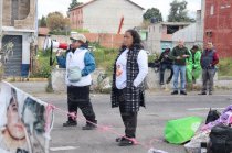 Integrantes de los colectivos “Flores en el Corazón” y “Mariposas” se manifestaron en la carretera México-Toluca para exigir atención a sus demandas de búsqueda de personas desaparecidas.