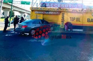 La unidad impactó contra un establecimiento de cambio de aceites.