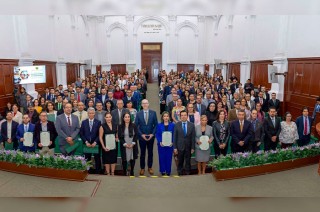 Este reconocimiento refuerza el vínculo de la universidad con su personal académico y su compromiso con la excelencia educativa.