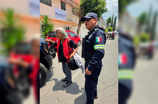 La mujer de 80 años no recordaba cómo regresar a su domicilio y tampoco llevaba identificación; policías lograron ubicar su vivienda y reunirla con su familia.