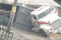 El camión transportaba 12 toneladas de alambre para reciclar.