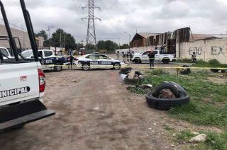 Junto a los bultos sospechosos se dejó un mensaje intimidatorio.
