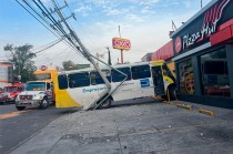 Esta mañana, personal paramédico de las Delegaciones de Cruz Roja en Toluca y Metepec respondieron al reporte de accidente de tránsito