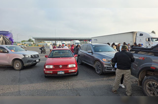 Transportistas tomaron la caseta de Tepotzotlán y anunciaron movilizaciones en distintas vías de acceso a la CDMX para exigir la aparición con vida de su dirigente.
