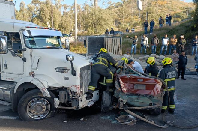 En el accidente se reportó a una persona prensada, a la altura de Cuautitlán Izcalli.