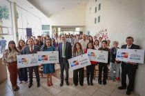 Se entregaron pantallas, proyectores y butacas en el Plantel “Dr. Pablo González Casanova” de la Escuela Preparatoria en Tenancingo.