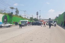 Los inconformes identificados como operadores de la ruta 13 de Junio, impiden el servicio de la línea 1 del Mexibús y el acceso a la autopista.