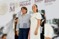 La presidenta Claudia Sheinbaum y la gobernadora Delfina Gómez durante la inauguración del Hospital General de Atenco IMSS-Bienestar