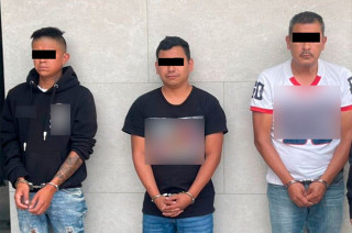 Durante el operativo se aseguraron drogas, un Volkswagen Golf rojo con reporte de robo y una motocicleta KTM blanca.