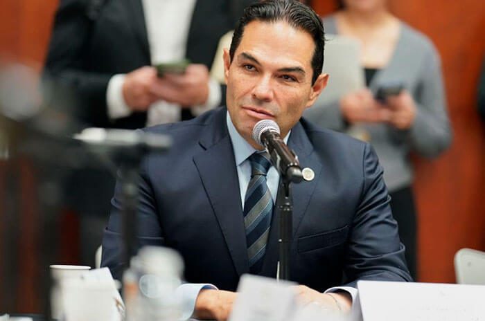 También plantea clasificaciones especiales y advertencias en contenidos que representen crimen organizado o violencia.