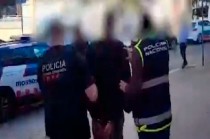 Se descubrió un laboratorio de metanfetaminas y armas en Barcelona.