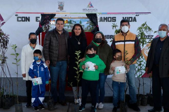 El programa tiene como objetivo que cada alumno de primer año de preescolar y primer año de primaria plante un árbol y lo cuide.