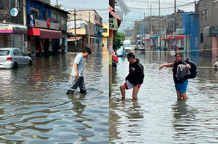 Video: Nezahualcóyotl y Los Reyes La Paz permanecen bajo el agua