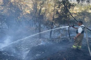 Con el apoyo de la Coordinación de Protección Civil y Bomberos el fuego fue controlado.